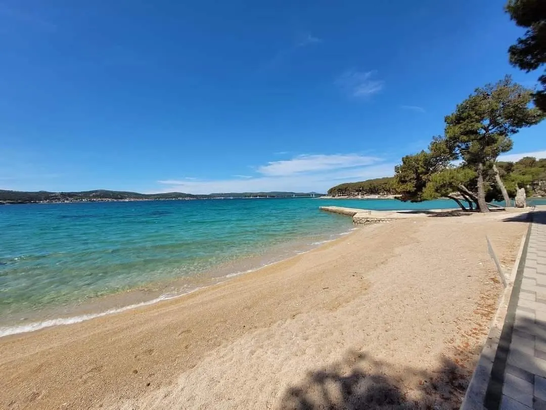 Kemp Mobile Home Ana Mia Biograd Na Moru